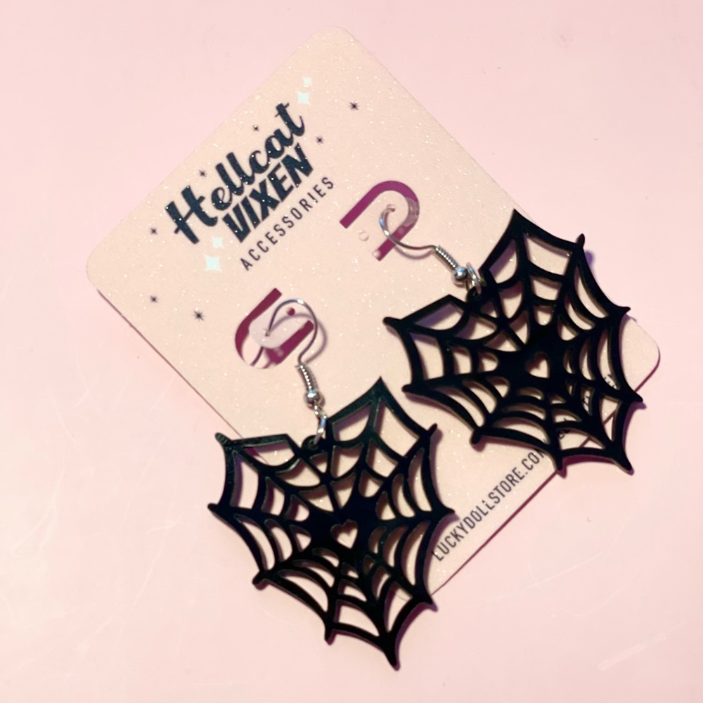 Black Spiderweb Heart Shaped Acrylic Dangling Halloween Gothic Earrings - Picture 5 of 8